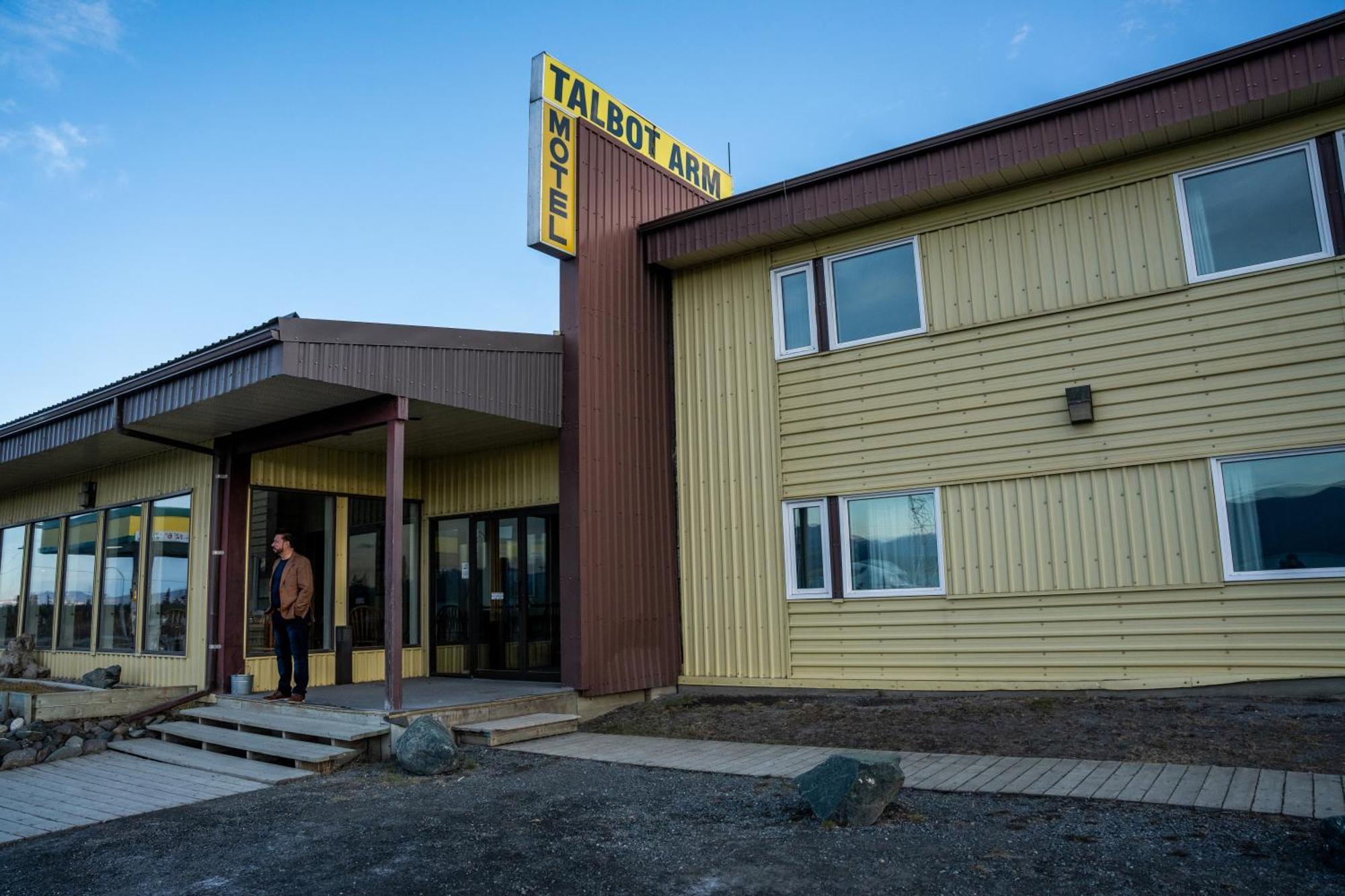 Talbot Arm Motel Destruction Bay Exterior foto